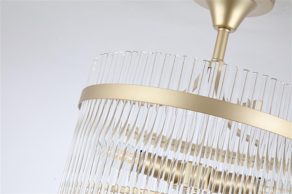 Lara Ø35 Guld kristall från Searchlight - Den stilrena stommen i guldfinish ramas in av dekorativa stavar i klart glas som sprider och reflekterar ljuset p&aring; ett vackert s&auml;tt.