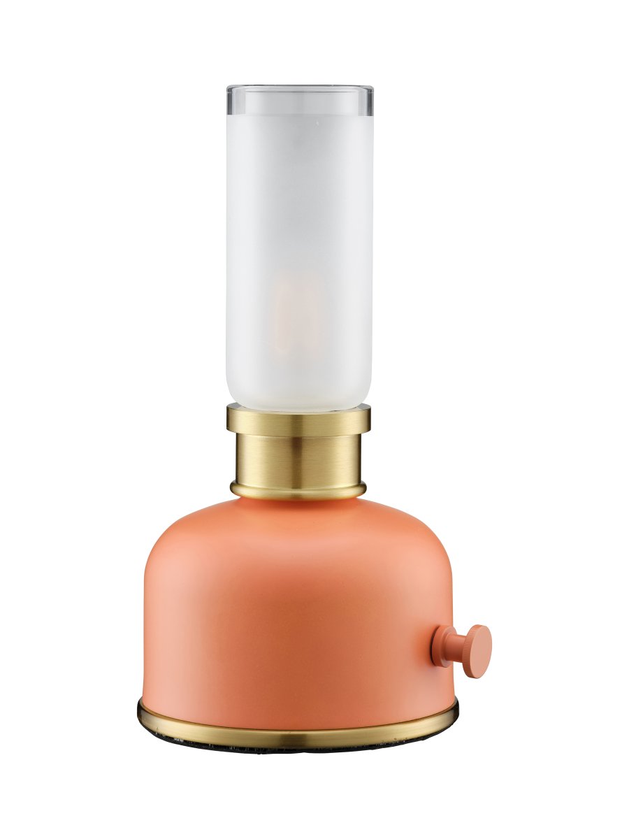Frida 22cm Orange portabel från PR Home - Den skapar en varm och st&auml;mningsfull atmosf&auml;r med en f&auml;rgtemperatur p&aring; cirka 2200 kelvin och ett ljusfl&ouml;de p&aring; 20&ndash;40 lumen beroende p&aring; dimmerniv&aring;.