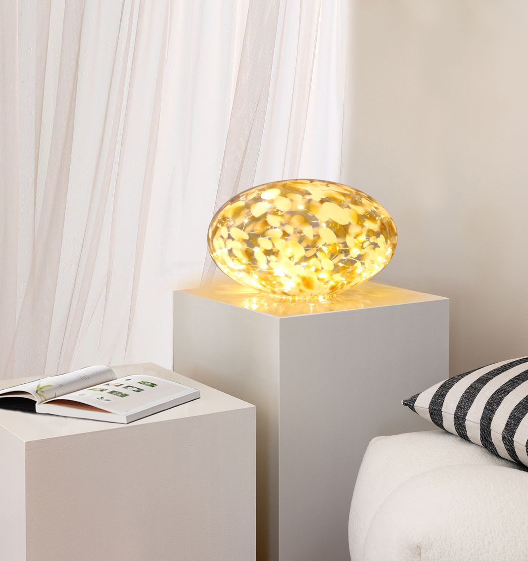 Sten 15cm Brun/Vit bordslampa från Pixie Design - Ut&ouml;ver det har lampan ocks&aring; timerfunktion, den lyser i 8h och &auml;r sl&auml;ckt i 16h, vilket upprepas varje dag om s&aring; &ouml;nskas.