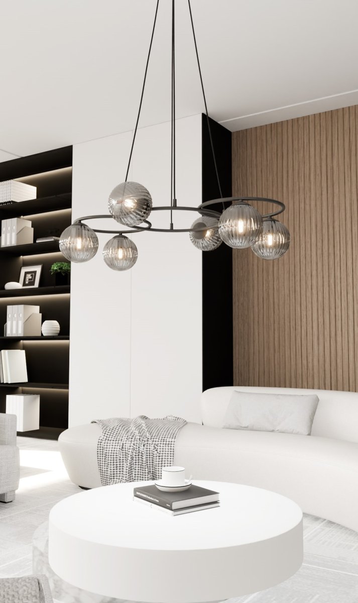 Libra 88cm Rökfärgad taklampa från Emibig Lighting - Den &auml;r uppbyggd av tre ringar som ger ett l&auml;tt och harmoniskt uttryck, medan kuporna i r&ouml;kf&auml;rgat glas sprider ett varmt och behagligt ljus som skapar en h&auml;rlig atmosf&auml;r.