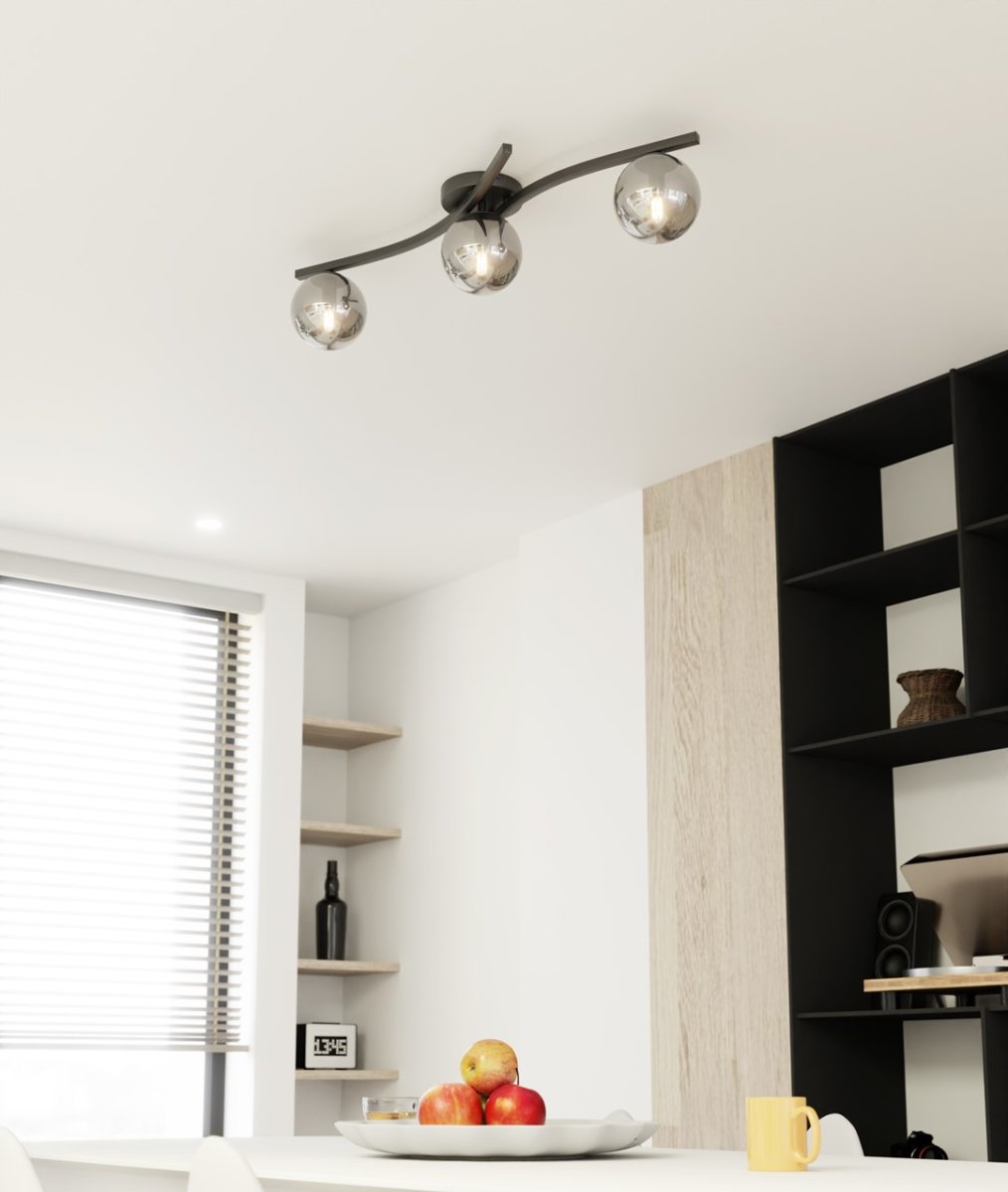 Opus 84cm Rökfärgad plafond från Emibig Lighting - Den enkla formen och kuporna av r&ouml;kf&auml;rgat glas ger rummet en mjukhet och l&auml;tthet, samtidigt som lampan sprider ett behagligt, diffust ljus.
