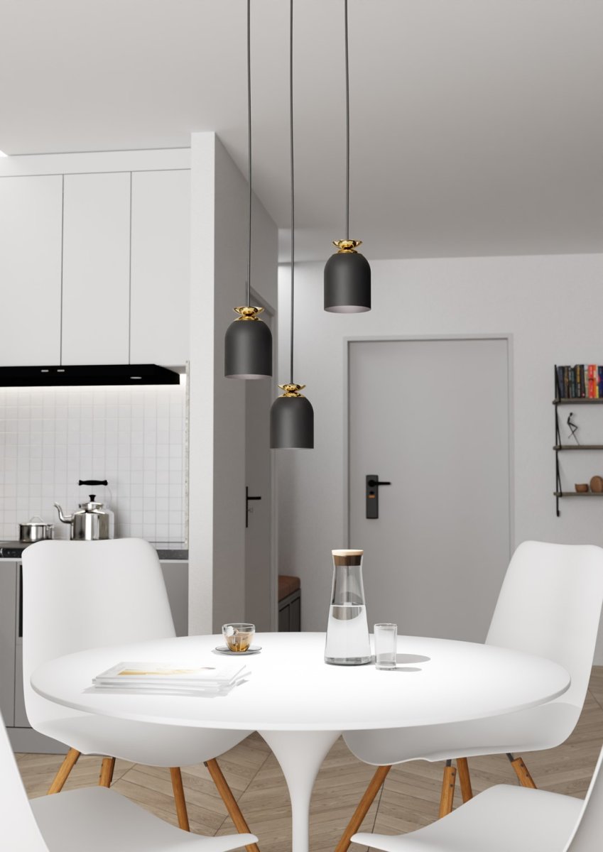 Target Ø30 Svart taklampa från Emibig Lighting - De robusta metallsk&auml;rmarna kombineras med guldf&auml;rgade detaljer som skapar en effektfull kontrast och tillf&ouml;r b&aring;de elegans och sofistikering.