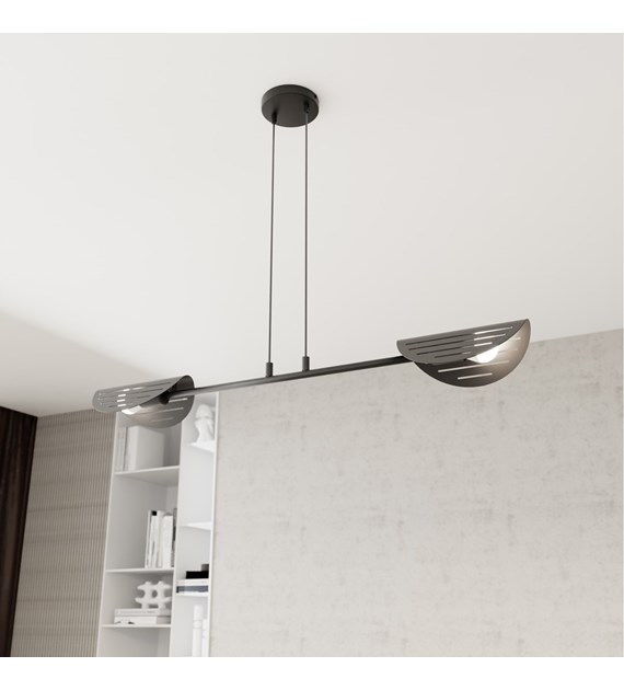 Saber 104cm Svart taklampa från Emibig Lighting - Passar utm&auml;rkt i vardagsrum, matsalar eller kontorsmilj&ouml;er &ndash; Saber sprider ett mjukt ljus som skapar en s&auml;rskild st&auml;mning och lyfter fram rummets stil.