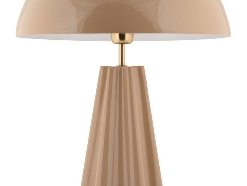 Amplio 55cm Beige bordslampa från Leitmotiv - Den &auml;r tillverkad i metall med en blank beige finish och eleganta m&auml;ssingdetaljer som ger ett sofistikerat uttryck.