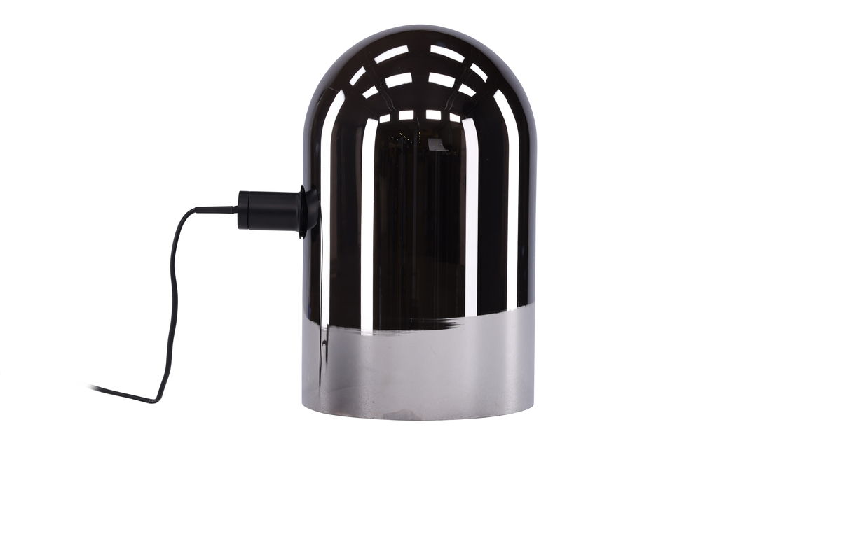 Quentin 32cm Rökfärgad bordslampa från Venture Design - Den h&auml;r trendiga lampan &auml;r enkel att matcha med &ouml;vrig inredning och den n&auml;tta storleken m&ouml;jligg&ouml;r placering p&aring; &auml;ven de tr&aring;nga platserna, f&ouml;rslagsvis p&aring; en hylla.