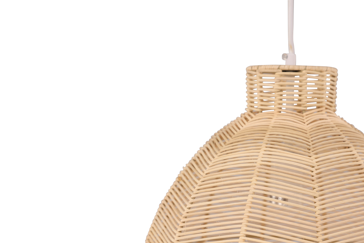 Tours Ø40 Natur taklampa från Venture Design - Lampan har ett vackert sken som ger en varm och mysig k&auml;nsla vilket g&ouml;r den perfekt att placera &ouml;ver matbordet, f&ouml;r l&aring;nga st&auml;mningsfulla middagar eller i sovrummet f&ouml;r en avslappnande k&auml;nsla.