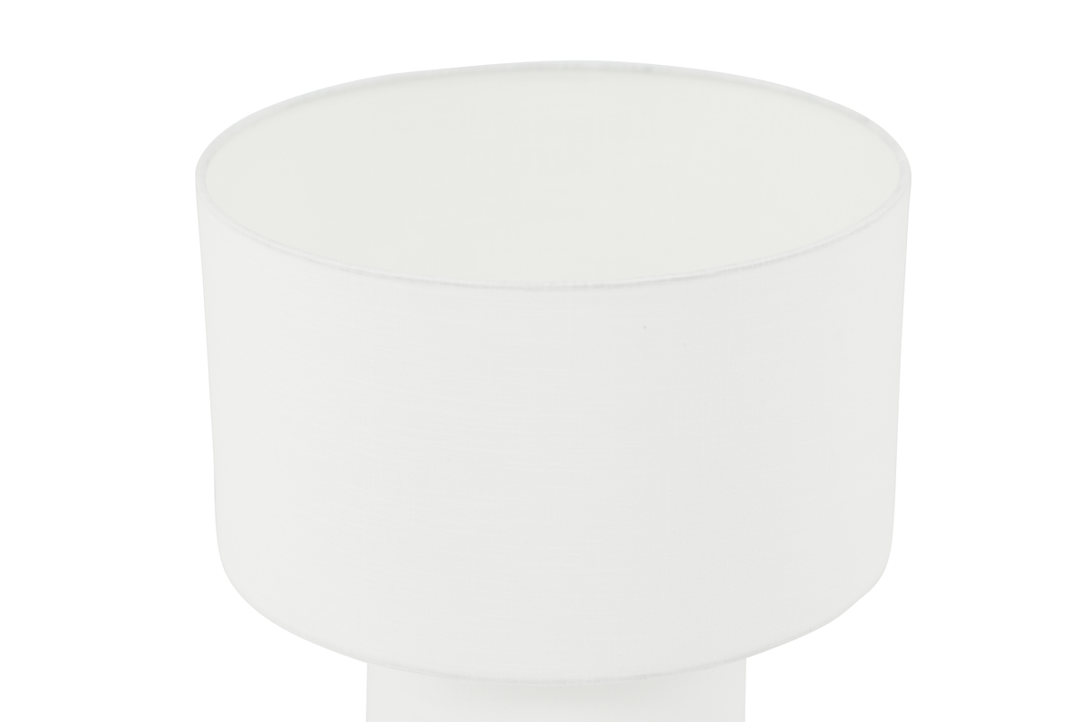 Globia 40cm Vit bordslampa från Venture Design - Lampfoten och lampsk&auml;rmen &auml;r helt t&auml;ckt i ett vackert vitt linne-tyg som tillf&ouml;r en mjuk k&auml;nsla till hemmet.
