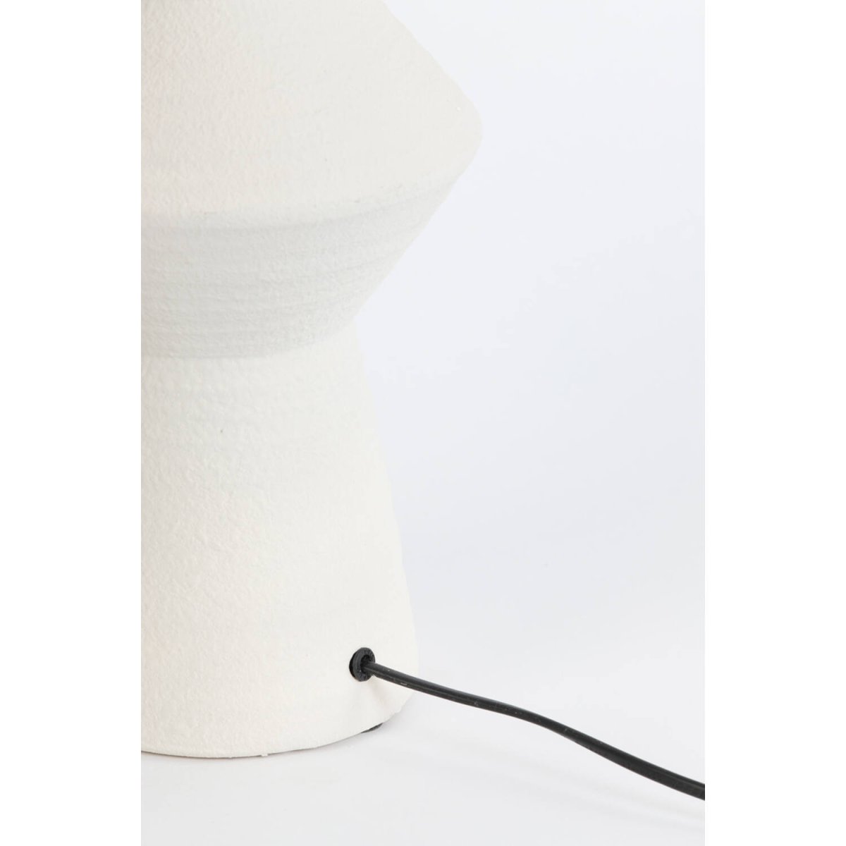 Ayla 60cm Krämvit från Light & Living - Perfekt f&ouml;r att skapa en elegant och trendig atmosf&auml;r i vardagsrummet, sovrummet eller hallen.