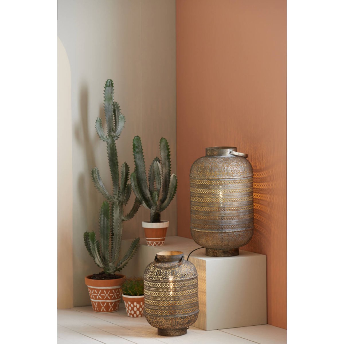 Udupi 45cm Brons bordslampa från Light & Living - Skapa en varm och inbjudande atmosf&auml;r med Udupi, en elegant lampa i brons finish.