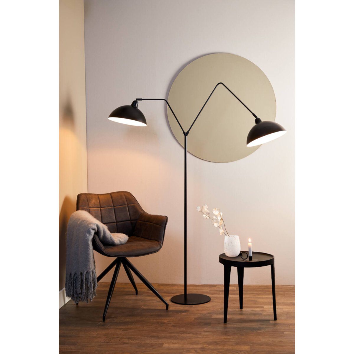 Orion 2 Svart golvlampa från Light & Living - Orion &auml;r en elegant golvlampa i mattsvart j&auml;rn, perfekt f&ouml;r modern inredning.