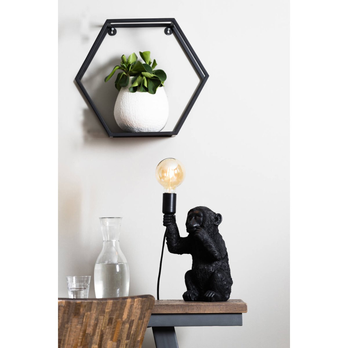 Monkey 34cm Svart bordslampa från Light & Living - Monkey &auml;r en lekfull lampa med karakt&auml;r, l&aring;t den lysa upp ditt hem med sin unika och charmiga design!