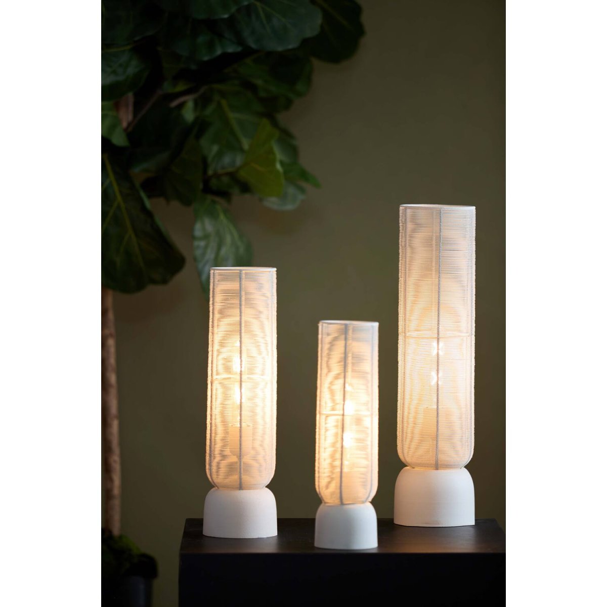 Lezuza 60cm Krämvit bordslampa från Light & Living - Lezuza &auml;r en sofistikerad lampa i kr&auml;mvit metall som skapar en mjuk och harmonisk belysning.