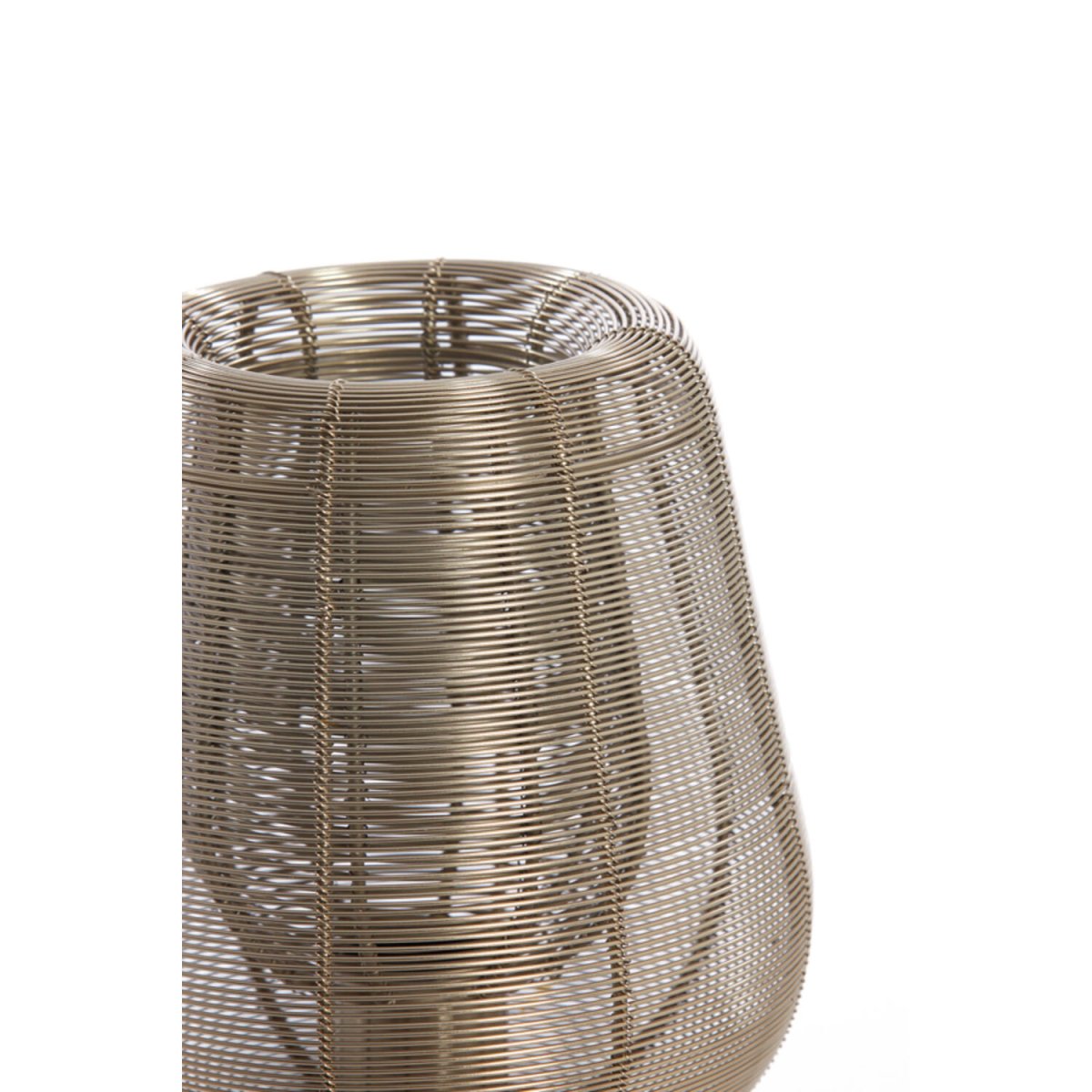 Aboso 42cm Guld bordslampa från Light & Living - Dess unika form ger en modern och elegant k&auml;nsla, perfekt f&ouml;r att lyfta inredningen i b&aring;de industriella och rustika hem.