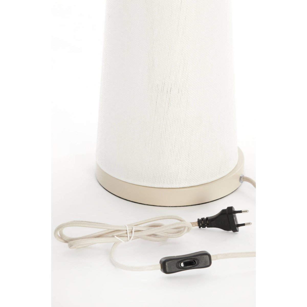 Fyon 45cm Vit bordslampa från Light & Living - Fyon &auml;r en stilren bordslampa med vit textilsk&auml;rm och detaljer i beige metall.