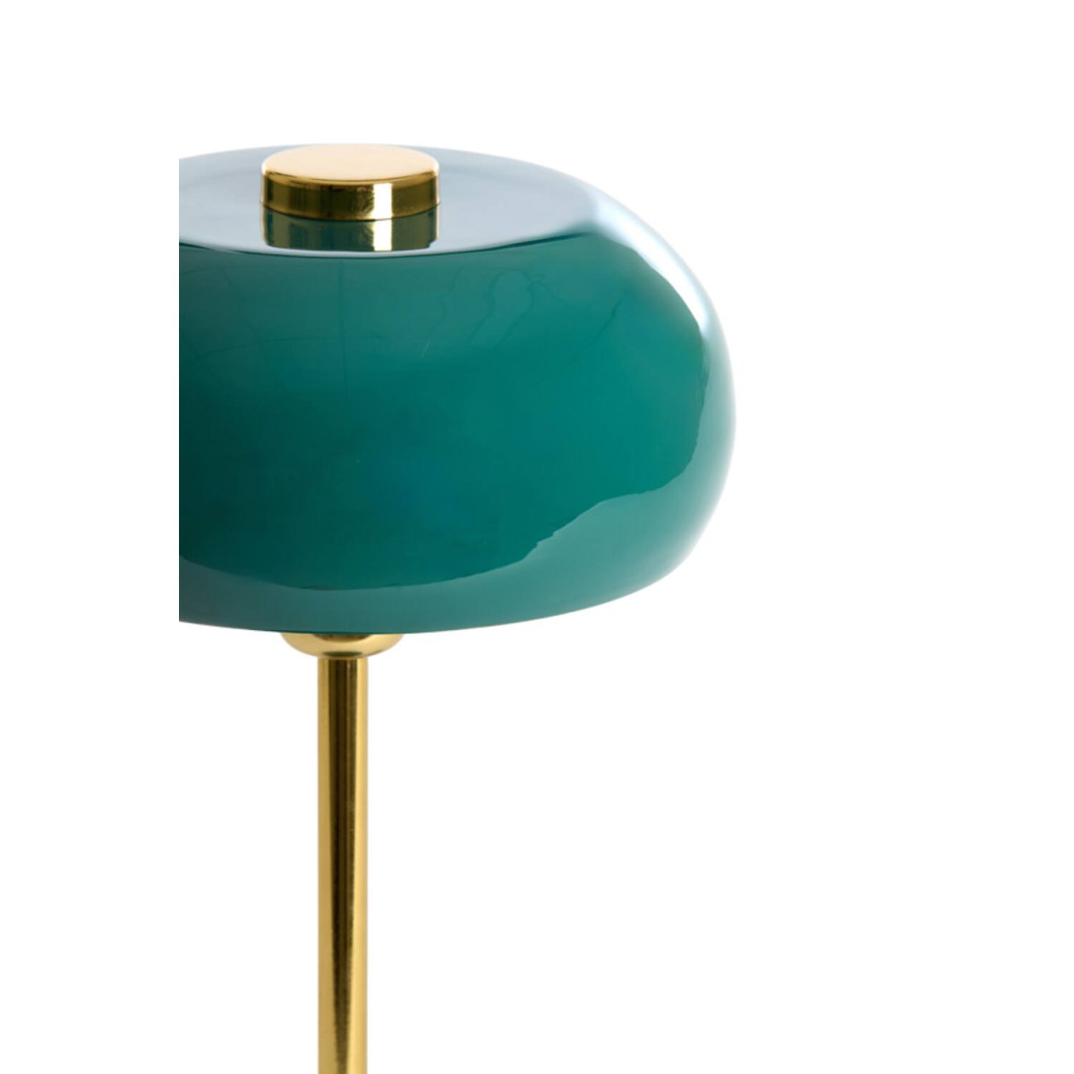 Surin 40cm Mörkgrön bordslampa från Light & Living - Surin &auml;r en stilfull bordslampa med en blank m&ouml;rkgr&ouml;n sk&auml;rm och en fot i guld-finish.