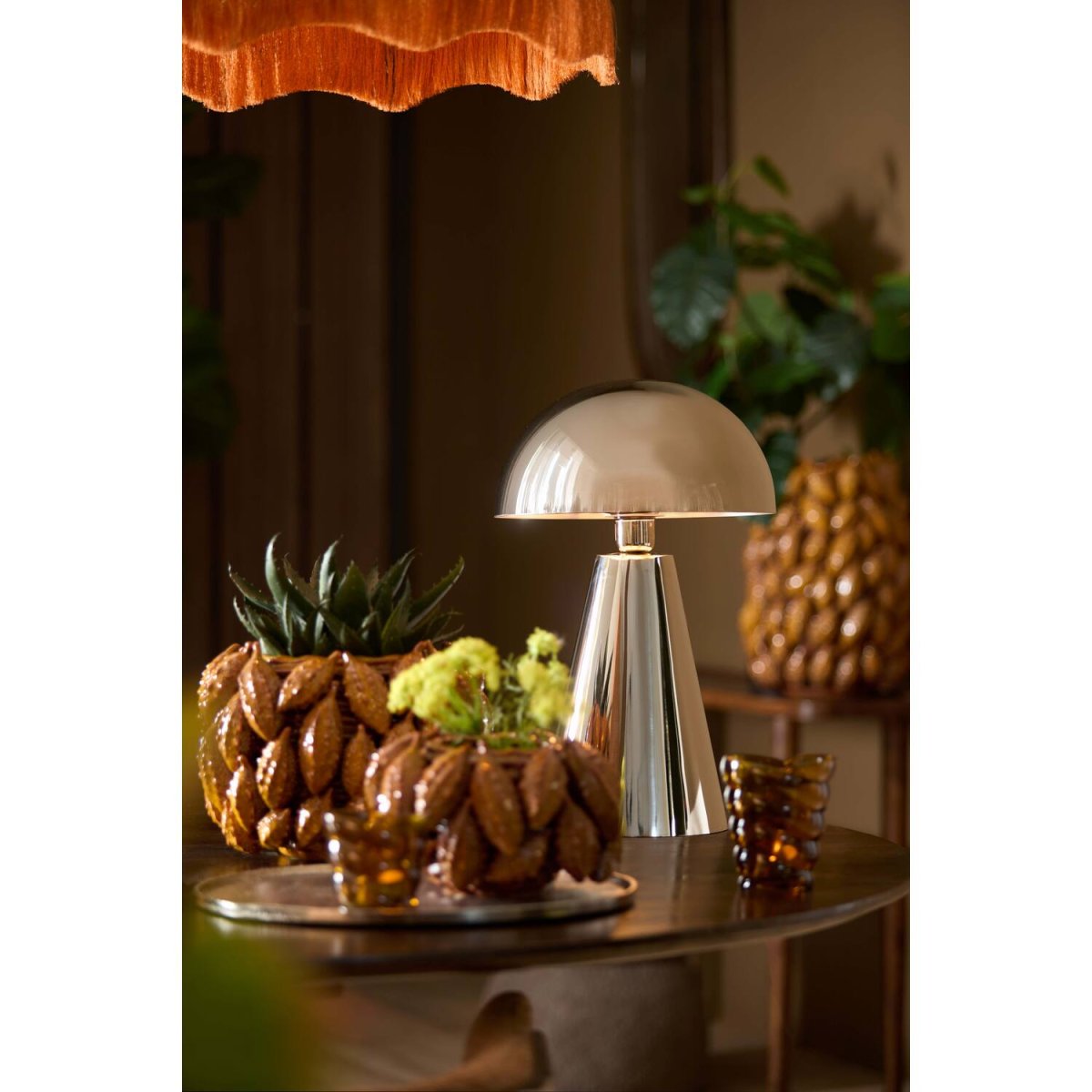 Surrina 40cm Nickel bordslampa från Light & Living - Surrina &auml;r en stilren bordslampa av rostfritt st&aring;l med en blank nickel-finish, vilket ger en lyxig och modern k&auml;nsla.