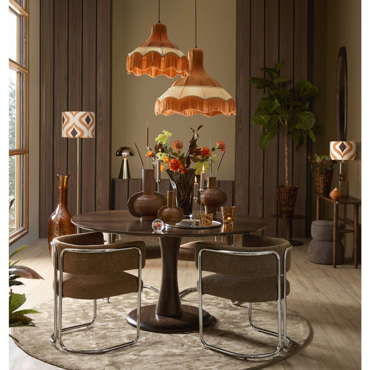 Surrina 50cm Nickel bordslampa från Light & Living - Surrina &auml;r en stilren bordslampa av rostfritt st&aring;l med en blank nickel-finish, vilket ger en lyxig och modern k&auml;nsla.