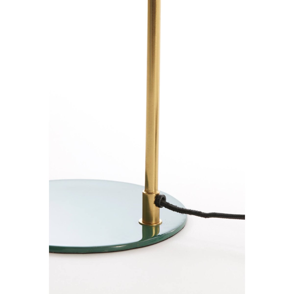 Maleka 47cm Mörkgrön bordslampa från Light & Living - Maleka &auml;r en sofistikerad bordslampa med en blank m&ouml;rkgr&ouml;n sk&auml;rm och en stomme i guld-finish.