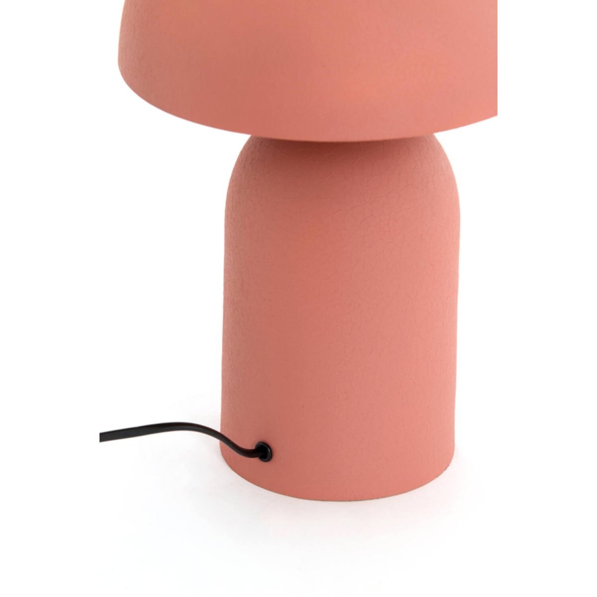 Tolima 48cm Rosa bordslampa från Light & Living - Lampans dova yta och harmoniska f&auml;rgton sprider en varm, behaglig k&auml;nsla i rummet &ndash; perfekt som st&auml;mningsbelysning p&aring; s&auml;ngbordet, i f&ouml;nstret eller p&aring; en hylla.