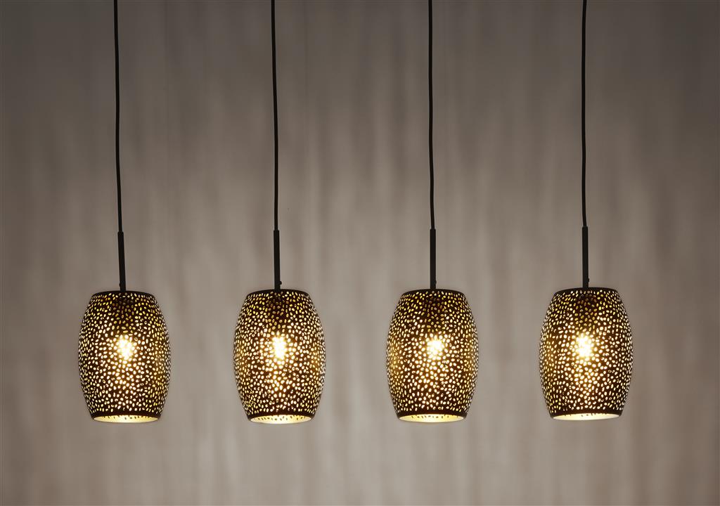 Laser 90cm Svart taklampa från Searchlight - Laser &auml;r ett riktigt statement i alla rum med sina laserskurna sk&auml;rmar i matt svart metall och guldf&auml;rgade insidor som skapar ett varmt sken och dekorativa ljusm&ouml;nster p&aring; v&auml;ggar och tak.