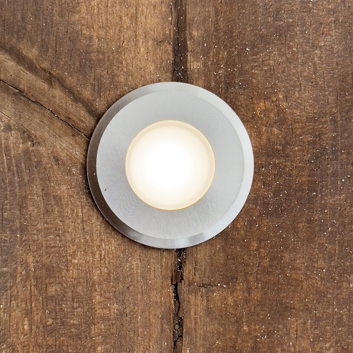 Dexter x5 Silver från Lightson - &Auml;ven effektfullt och funktionellt att anv&auml;nda som mark&ouml;rer vid trappsteg eller avslut p&aring; en niv&aring; i altanen.