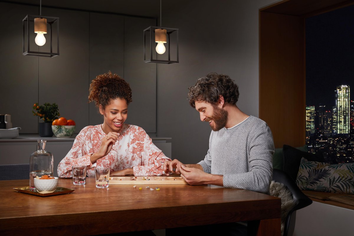 Nairobi 17cm Svart taklampa från Ledvance - Perfekt f&ouml;r att framh&auml;va en snygg gl&ouml;dlampa och ge rummet en inbjudande atmosf&auml;r.