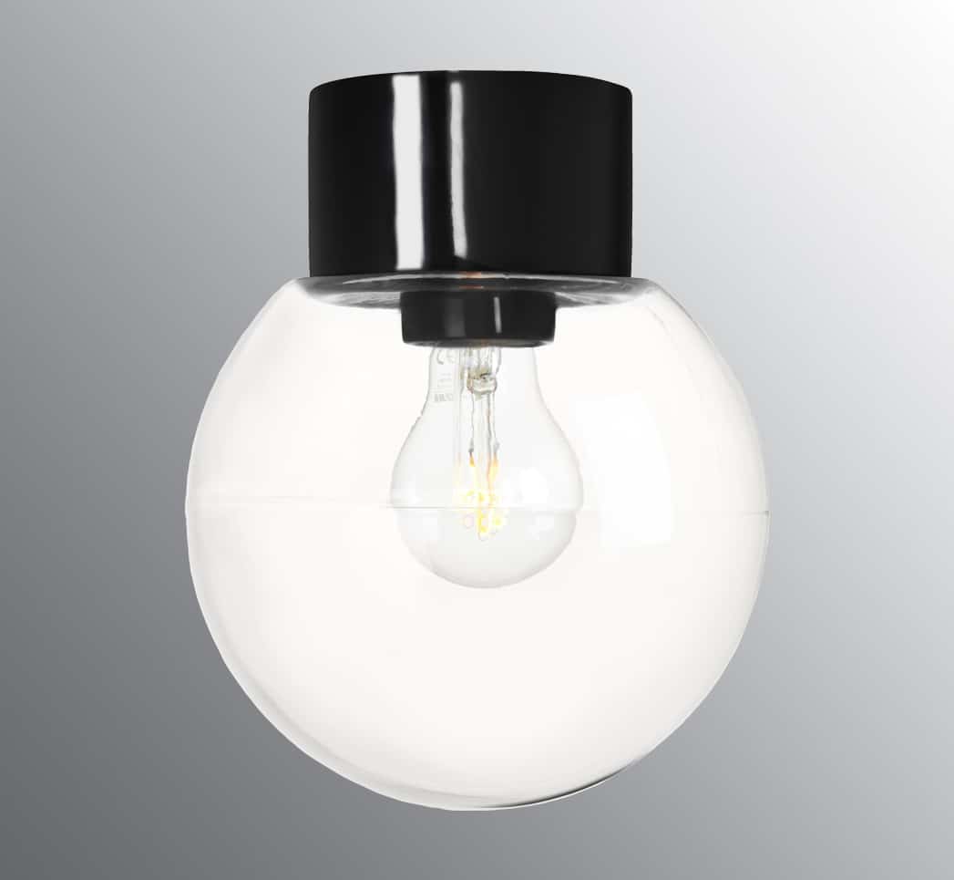 Classic Glob Ø18 Svart badrumslampa från Ifö electric - Tillverkad av porslin och klart glas, sprider den ett bra ljus som passar utm&auml;rkt i badrum och andra utrymmen med fuktiga milj&ouml;er.