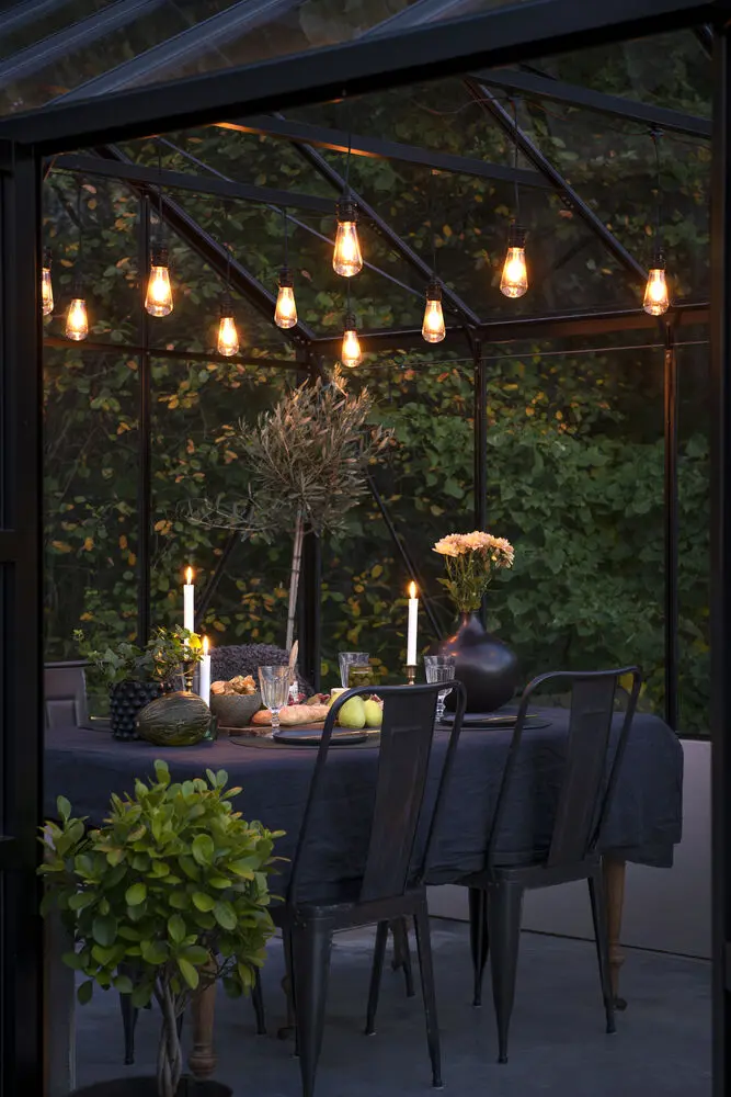 Ljusslinga startset amber 10m Svart från Konstsmide - Stilren ljusslinga med 10 amberf&auml;rgade LED-lampor &ndash; perfekt f&ouml;r att skapa mysig st&auml;mning ute eller inne.