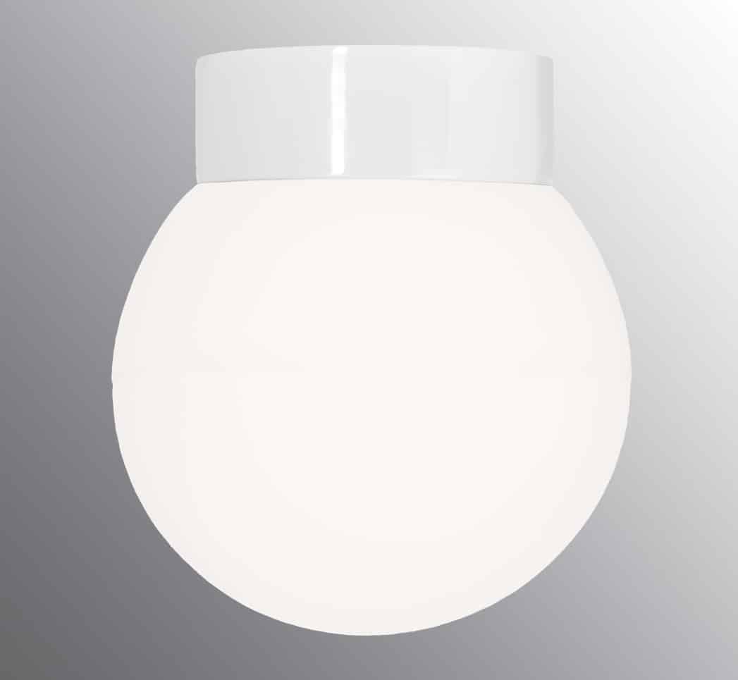 Classic Glob 200 Vit badrumslampa från Ifö electric - Tillverkad av porslin och matt opalglas, sprider den ett bra ljus som passar utm&auml;rkt i badrum och andra utrymmen med fuktiga milj&ouml;er.