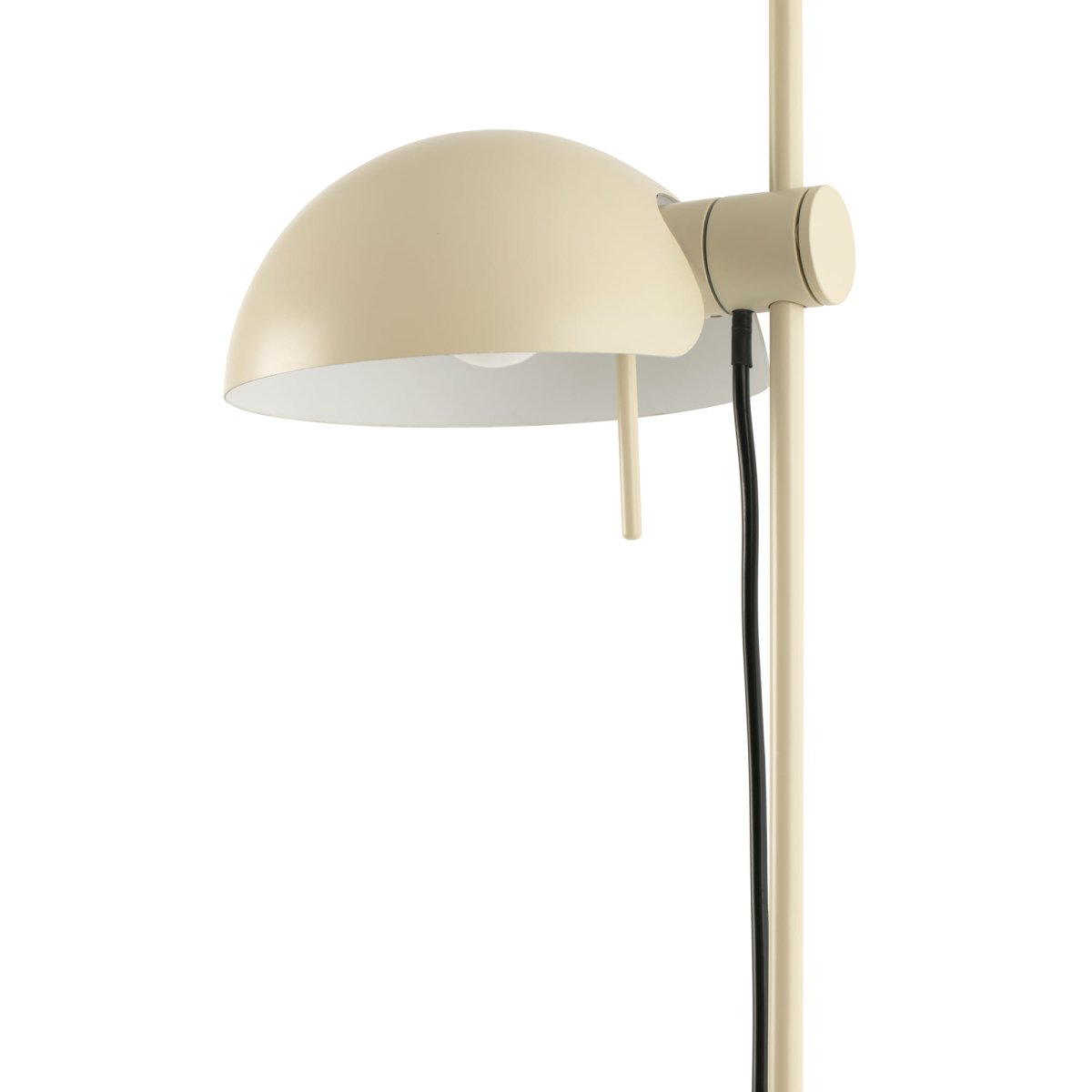 Matilda Beige golvlampa från Faro Barcelona - Med roterbar sk&auml;rm och justerbar h&ouml;jd erbjuder den flexibel ljuss&auml;ttning f&ouml;r b&aring;de l&auml;sning och st&auml;mning.