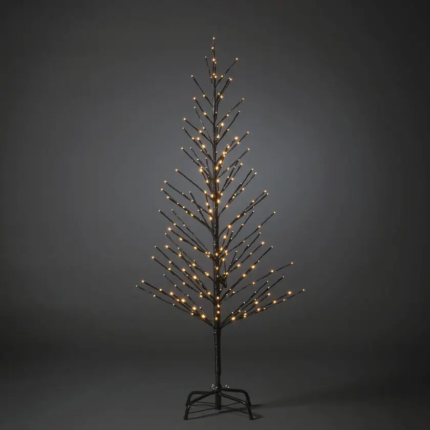 Svart träd 150cm Svart från Konstsmide - Ett elegant svart dekortr&auml;d som lyser upp vintern med 240 varma amberf&auml;rgade LED-ljus i steady- och firefly-effekt.