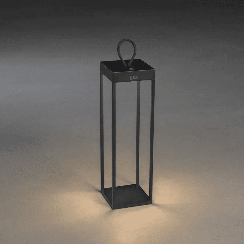 Ravello 50cm Svart portabel från Konstsmide - Ravello &auml;r en modern uppladdningsbar lykta f&ouml;r utomhusbruk.