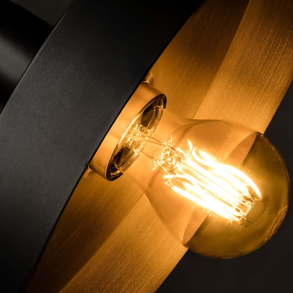 Whizz 70cm Svart vägglampa från Faro Barcelona - Whizz &auml;r en designserie av Christoph Friedrich Wagner som kombinerar modern estetik med exklusiva materialval.