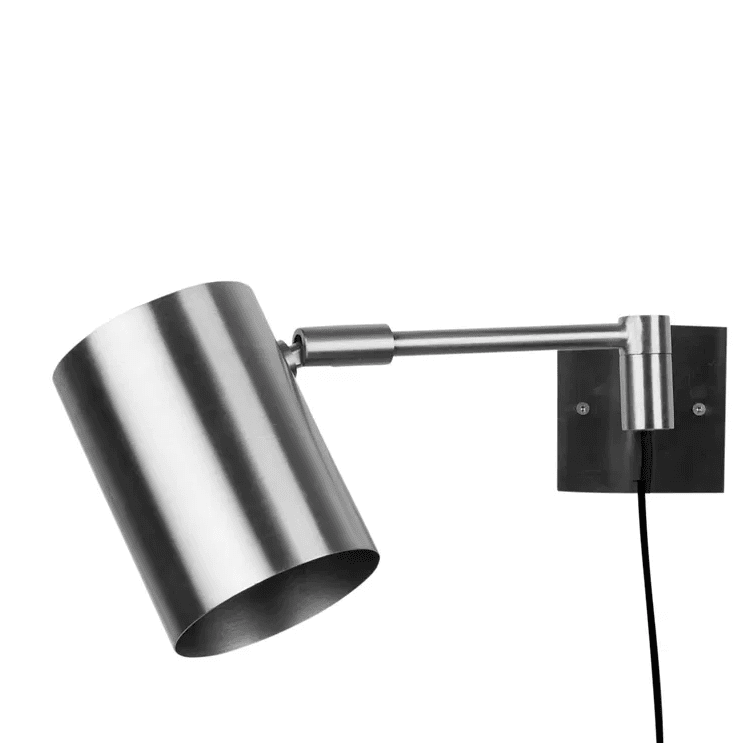 Hali Matt stål läslampa från H. Skjalm P - Hali v&auml;gglampa i matt st&aring;l &auml;r en enkel och elegant lampa som passar perfekt f&ouml;r kontor, hall eller som l&auml;slampa i sovrummet eller vid soffan.