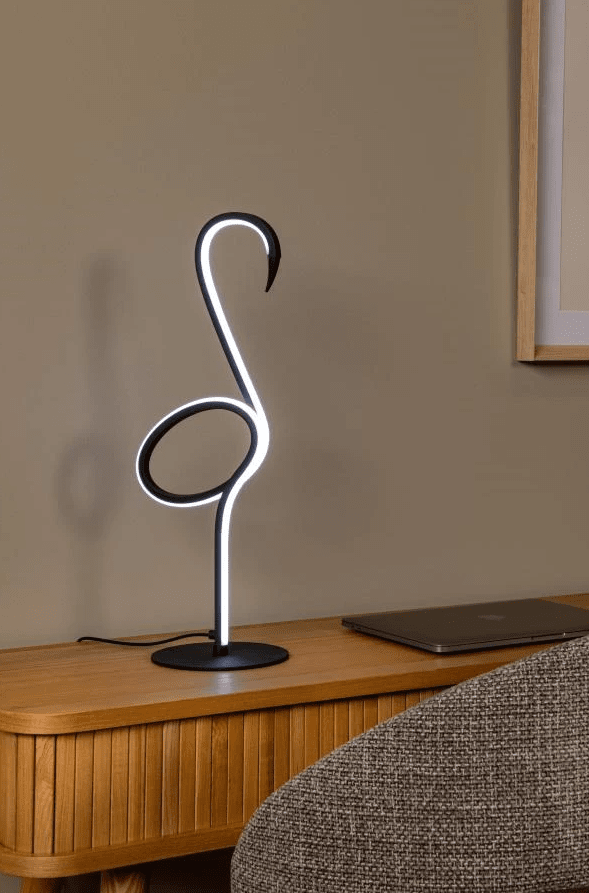 Flamingo 50cm Svart bordslampa från Lucide - Ge ditt hem en f&auml;rgstark touch med den unika Flamingo lampan.