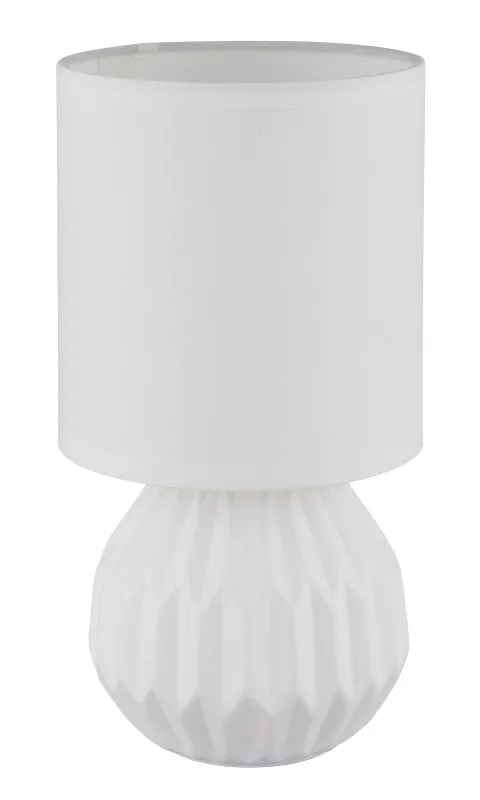 Sylas 23cm Vit bordslampa från Globo Lighting - Den rundade keramiska basen i elegant vitt och den matchande cylindriska textilsk&auml;rmen skapar en harmonisk och modern estetik.