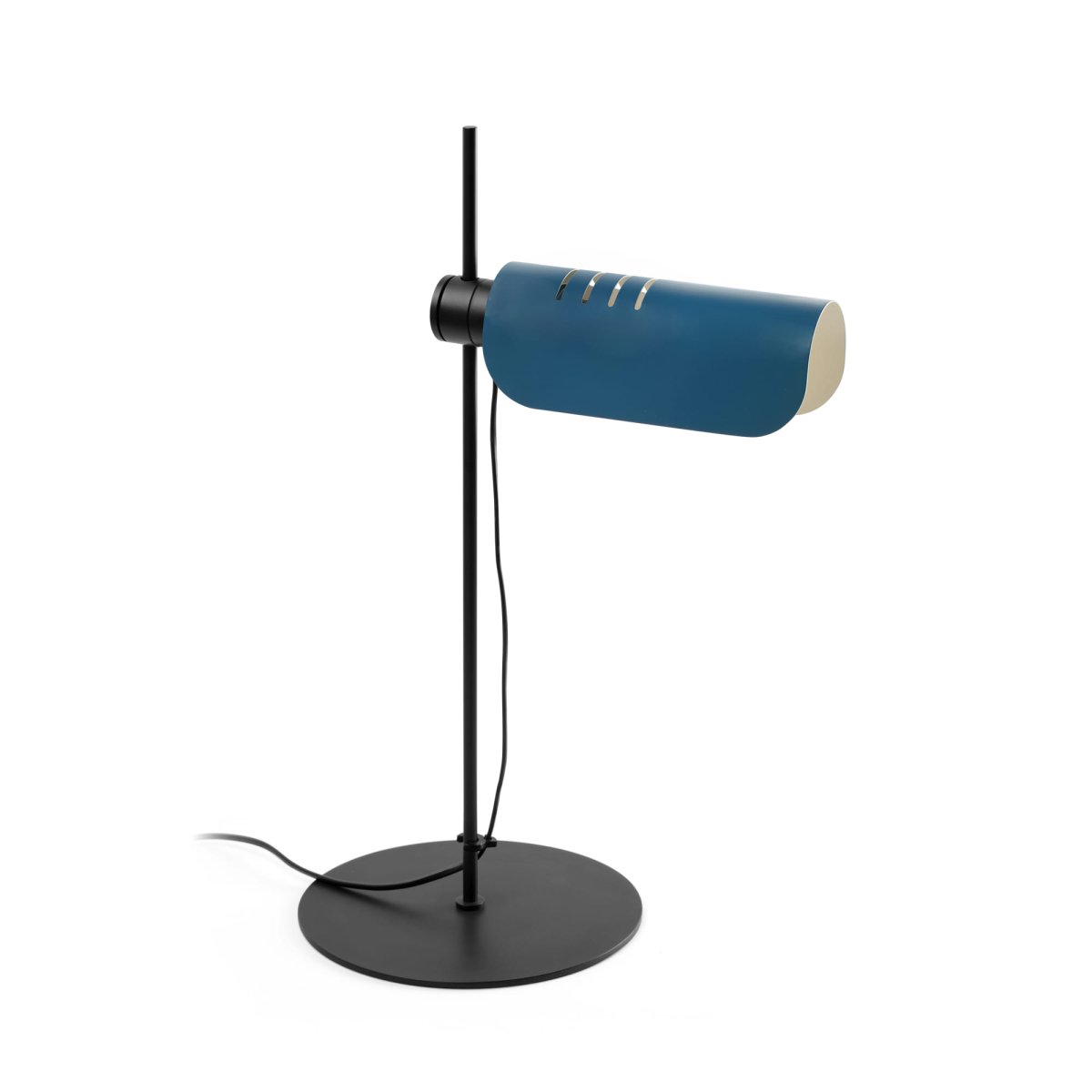 Martinica 53cm Blå skrivbordslampa från Faro Barcelona - En lampa som v&aring;gar bryta mot det strikta och inbjuder till att leka med ljusets uttryck &ndash; b&aring;de i hem och offentliga milj&ouml;er.