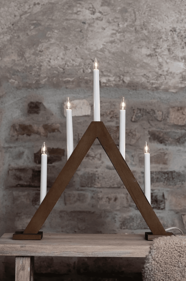 Ariele 5L Brunbets från Markslöjd - Den klassiska designen skapar en varm och st&auml;mningsfull k&auml;nsla i hemmet och passar lika fint i f&ouml;nstret som p&aring; ett sidobord.