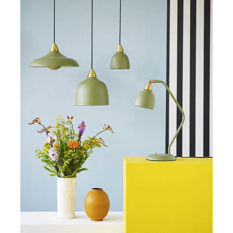 Urban Mini Ø15 Grön taklampa från Superliving - Trots sin mindre storlek levererar Urban Mini en imponerande ljusspridning och fungerar lika bra &ouml;ver k&ouml;ksb&auml;nken som i en mysig l&auml;sh&ouml;rna.