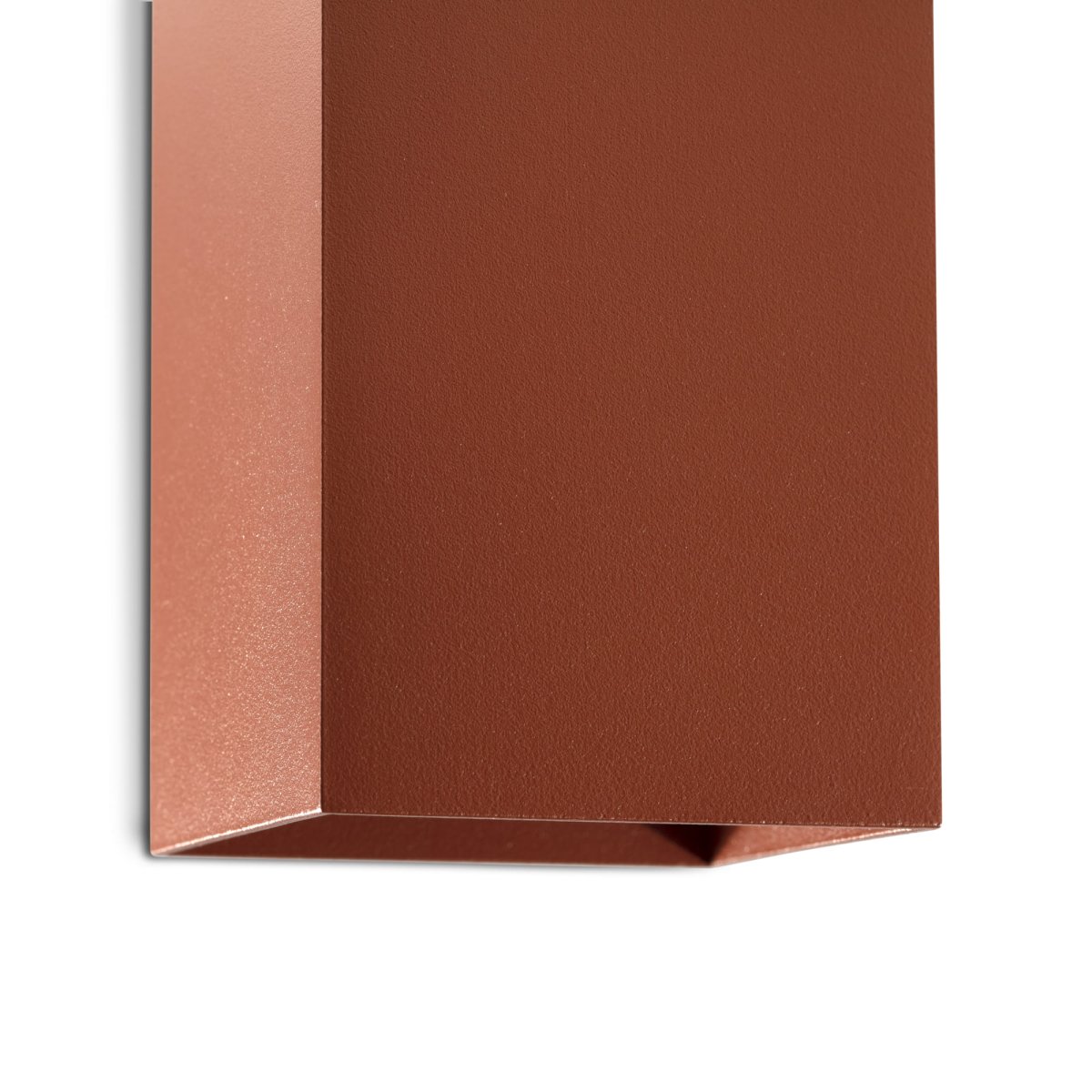 Lune 10cm Terracotta vägglampa från Faro Barcelona - Lune &auml;r en kvadratisk v&auml;gglampa med sl&auml;t terracotta finish som passar perfekt i hallar, korridorer och andra genomg&aring;ngsutrymmen.