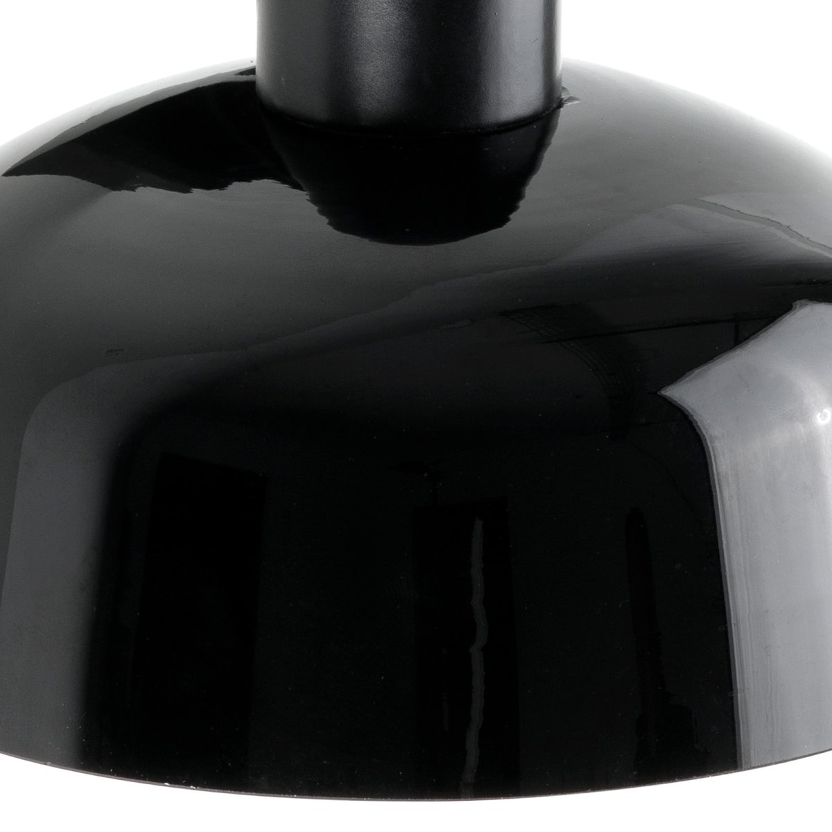 Tatawin Ø90 Svart taklampa från Faro Barcelona - Med sin unika silhuett och arkitektoniska uttryck blir Tatawin en stilren och karakt&auml;rsfull belysning i b&aring;de privata och offentliga milj&ouml;er.