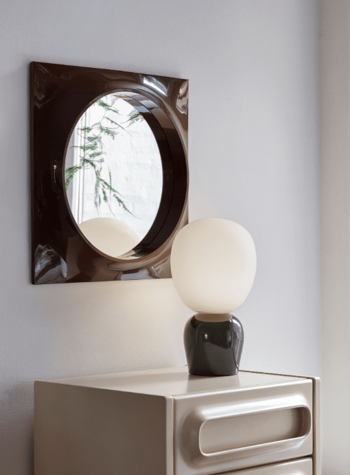 Buddy 34cm Grön bordslampa från Belid - Med sitt j&auml;mna sken och sin sofistikerade design blir Buddy en naturlig del av hemmet, en f&ouml;ljeslagare som sprider ljus och karakt&auml;r i generationer fram&aring;t.