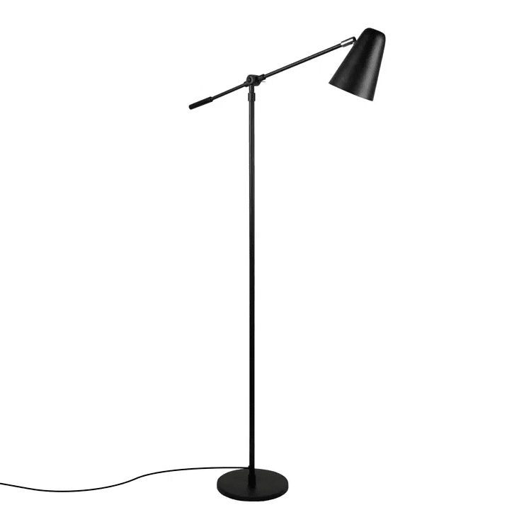 Ramo Svart golvlampa från H. Skjalm P - Anv&auml;nd den bredvid soffan, i l&auml;sh&ouml;rnan, som nattlampa vid s&auml;ngen, i hallen eller p&aring; kontoret.