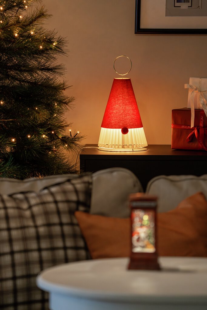 Papperstome Röd från Konstsmide - Ger ett mjukt och varmt sken som f&ouml;rgyller hemmet under advent och jul.