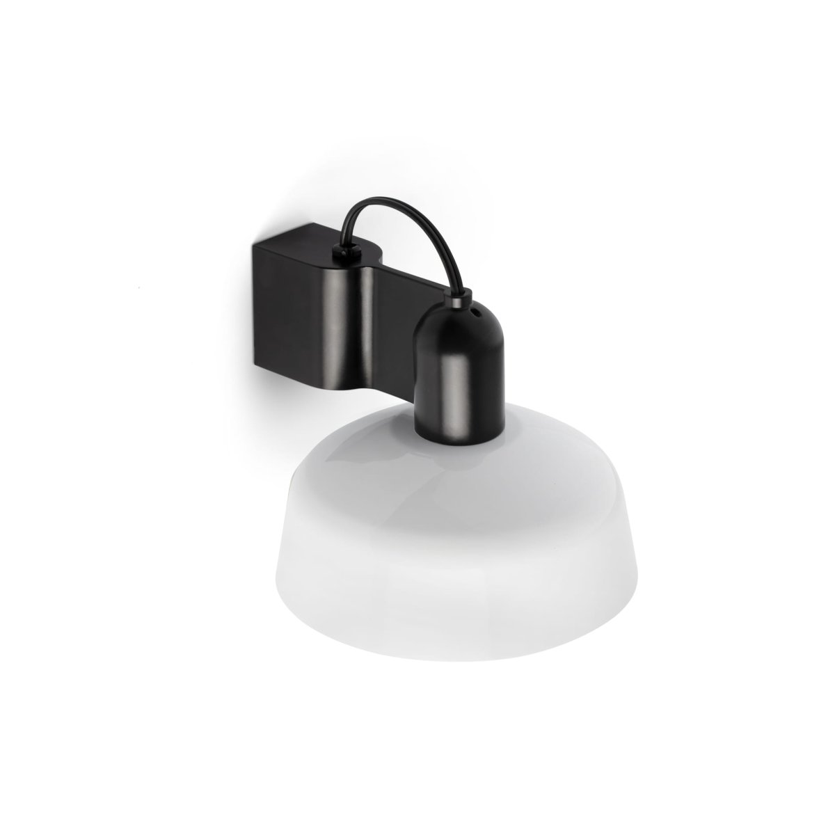 Tatawin Ø18 Vit vägglampa från Faro Barcelona - Tatawin &auml;r en v&auml;gglampa med svart struktur och vit metallsk&auml;rm som ger ett fokuserat ljus.