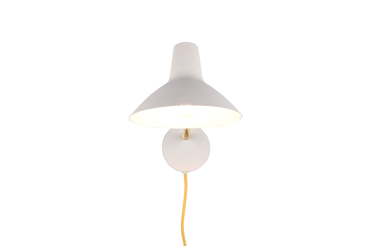 Traveller 38cm Grå vägglampa från Trio Lighting - Den varmgr&aring; f&auml;rgen och armen i matt m&auml;ssing ger ett elegant uttryck som passar i m&aring;nga inredningsstilar.