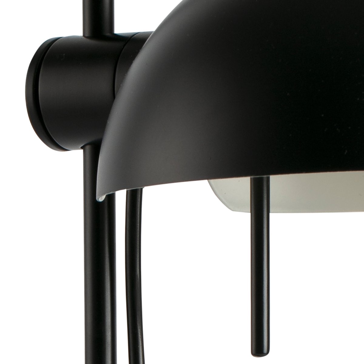 Matilda 43cm Svart skrivbordslampa från Faro Barcelona - En minimalistisk och m&aring;ngsidig lampa med modern karakt&auml;r.