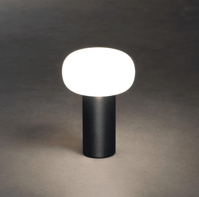 Antibes 20cm Svart portabel från Konstsmide - Ut&ouml;ver det &auml;r lampan utrustad med RGB f&auml;rger s&aring; du kan v&auml;lja mellan sju olika f&auml;rger, t.