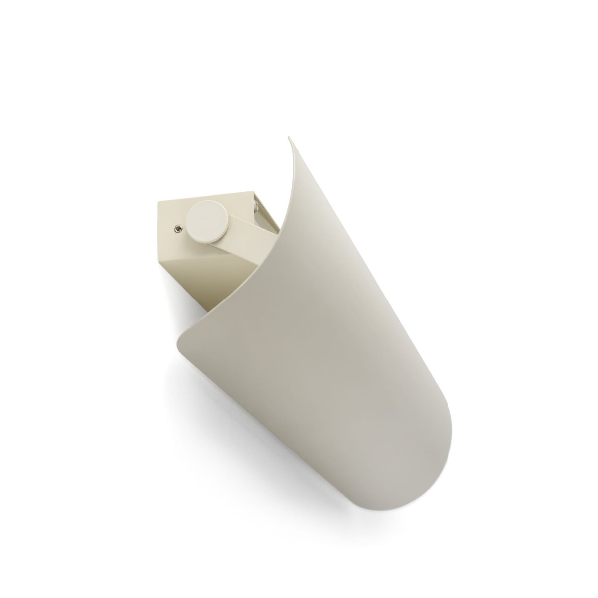 Novo 50cm Beige vägglampa från Faro Barcelona - Lampan &auml;r tillverkad i metall och kan monteras b&aring;de vertikalt och horisontellt, vilket g&ouml;r den flexibel f&ouml;r olika rum och behov.