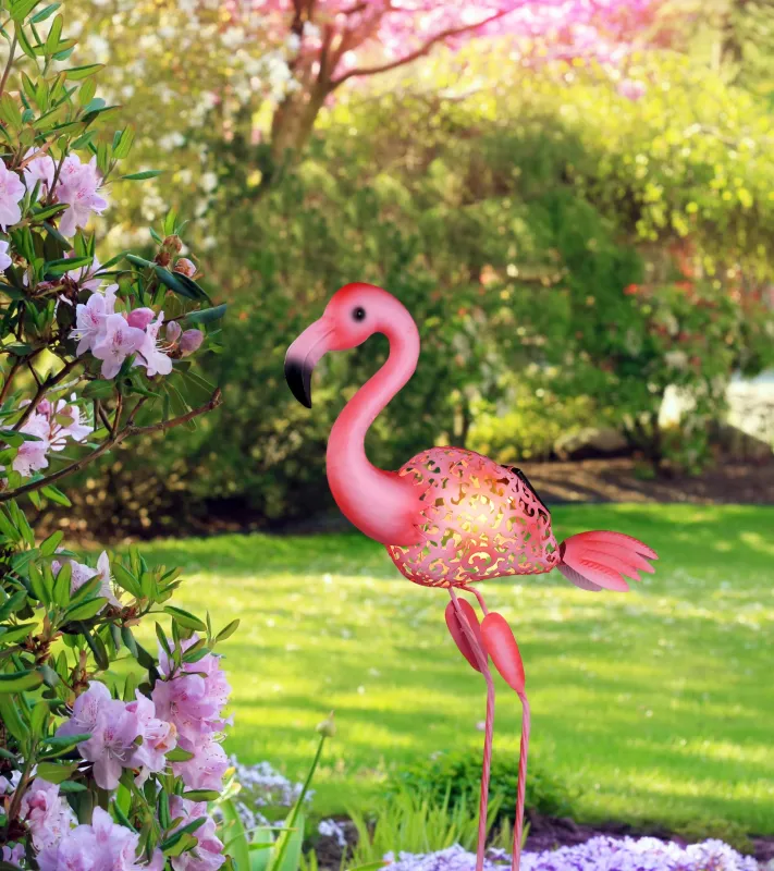 Flamingo Rosa solcellslampa från Globo Lighting - Lys upp tr&auml;dg&aring;rden med en charmig flamingo i solcellsbelysning!